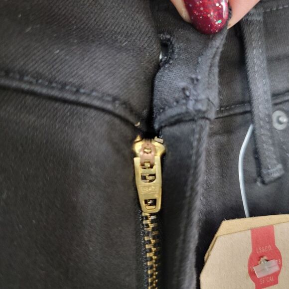 New Levis 315 Shaping BOOT CUT Sz 8 Mid Rise Short 29x30 Black NWT Grunge Emo - Picture 12 of 16